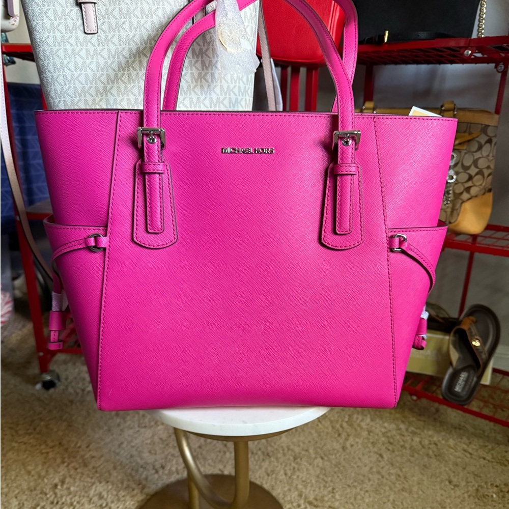 NWT Michael Kors Voyager Large East-West Tote – Dragonfruit Pink